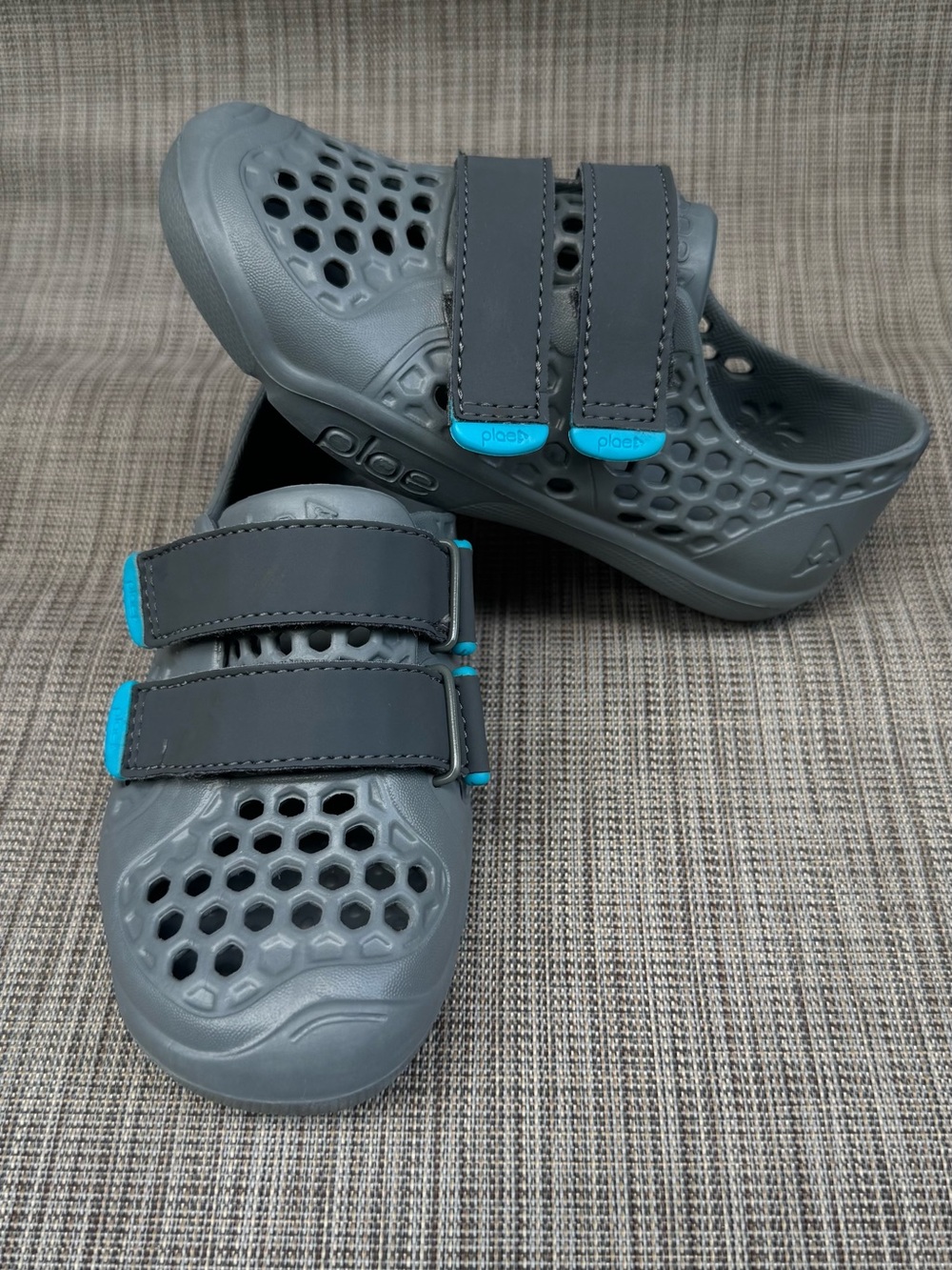 Plae Kids Gray Water Shoes Sandals Hook and Loop Size 11